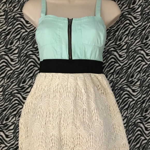 Empyre Dresses & Skirts - Green Empire Waist Crochet Sweetheart Lace Dress